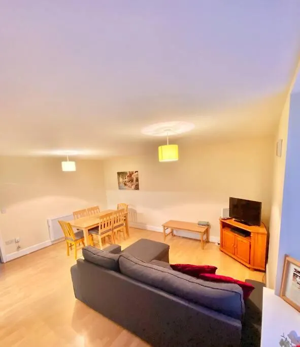2 Bed Apartment In City Centre contacts