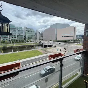 Apartment Stylish Flat With River View, Dublin